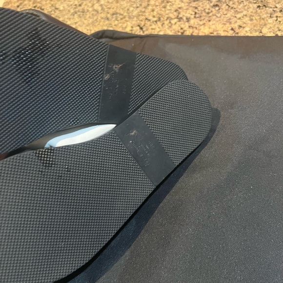 Rag and Bone Cross over black and white slides - Picture 9 of 13